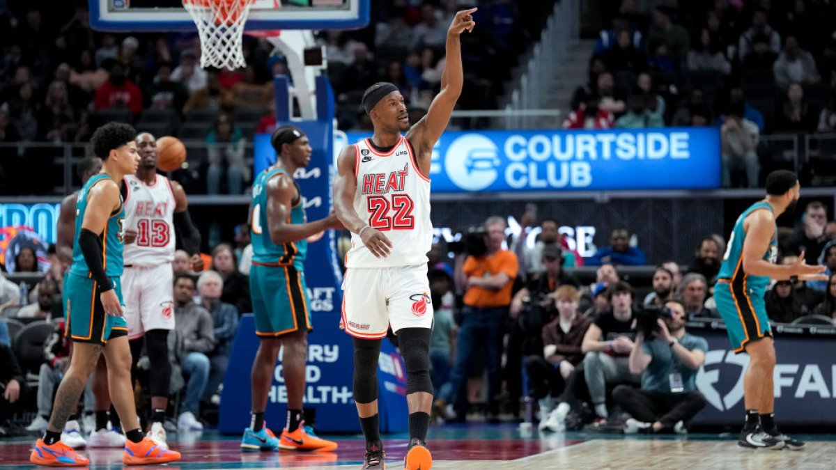 Butler Leads Heat to Late Win Against Pistons 118105 Butler Leads Heat to Late Win Against Pistons 118105
