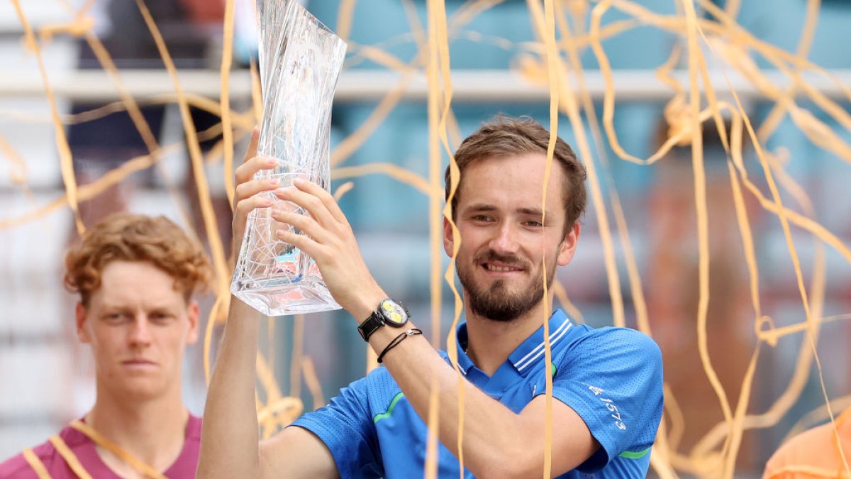 Медведев бьет фол в двух сетах подряд на Miami Open — NBC6 South Florida