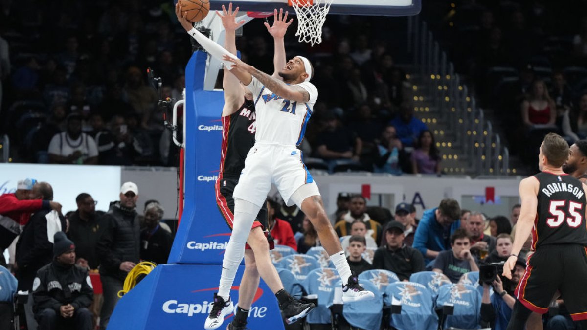 Delon Wright of the Washington Wizards looks on during the game News  Photo - Getty Images