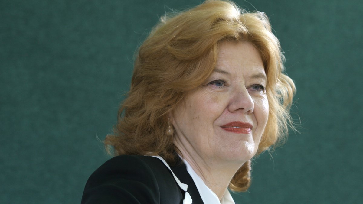 Anne Perry, Best-Selling Crime Novelist, Dies at 84 – NBC 6 South Florida - Vimarsana News