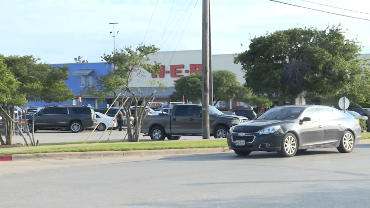 Cheerleaders Shot After Getting Into Wrong Car at H-E-B Parking Lot in Elgin – NBC 6 South Florida - Vimarsana News