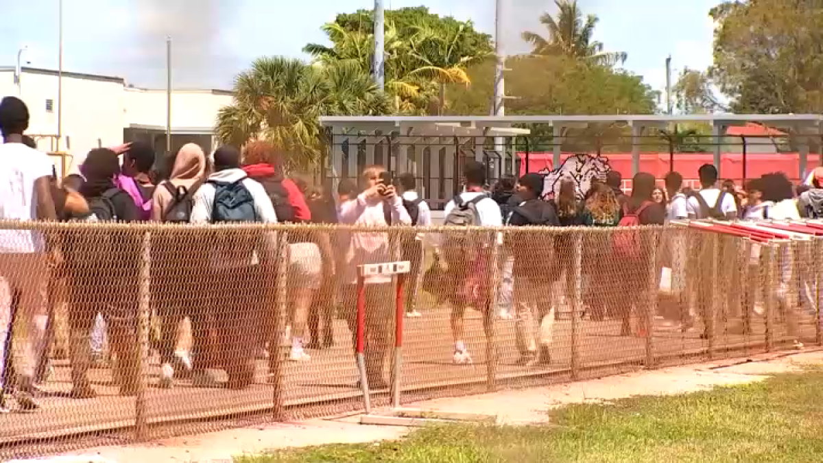 Students at Several Florida Schools Walk Out to Protest Gun Violence