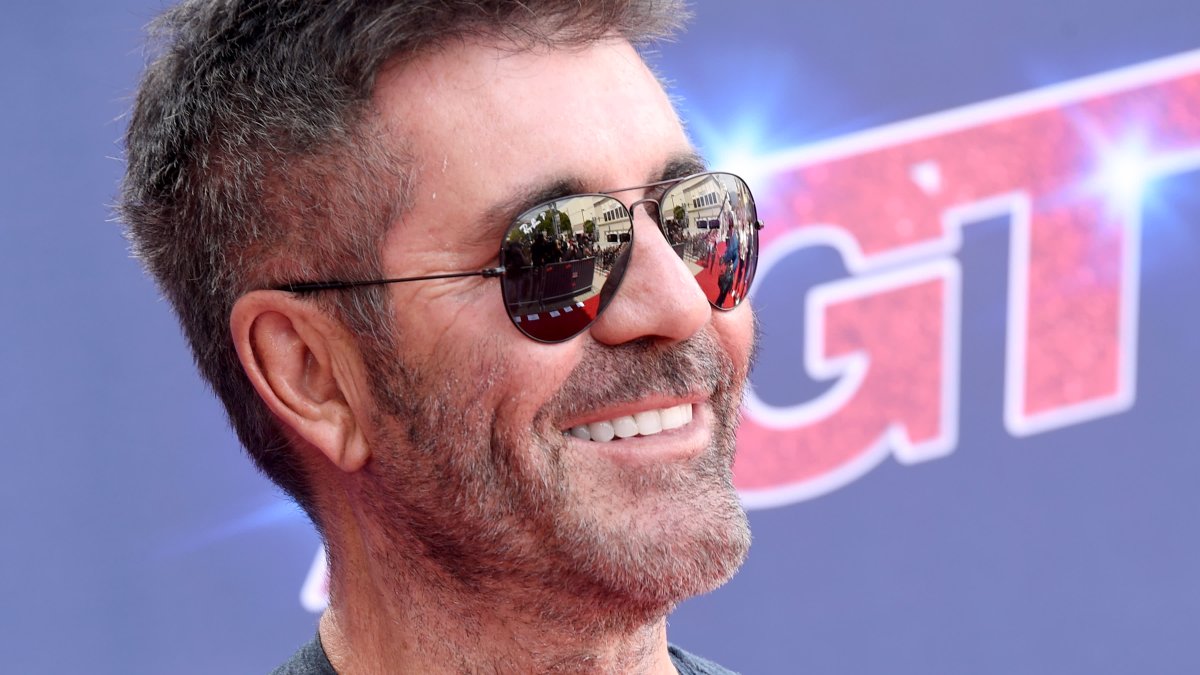 A Typical Money Error Saw America’s Obtained Expertise Choose Simon Cowell Broke at 28 and Living With His Mom and dad