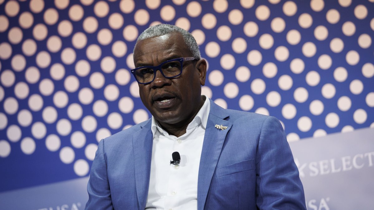 U.S. Virgin Islands Governor to Be Deposed in Lawsuit Against JPMorgan Chase Over Jeffrey Epstein - Vimarsana News