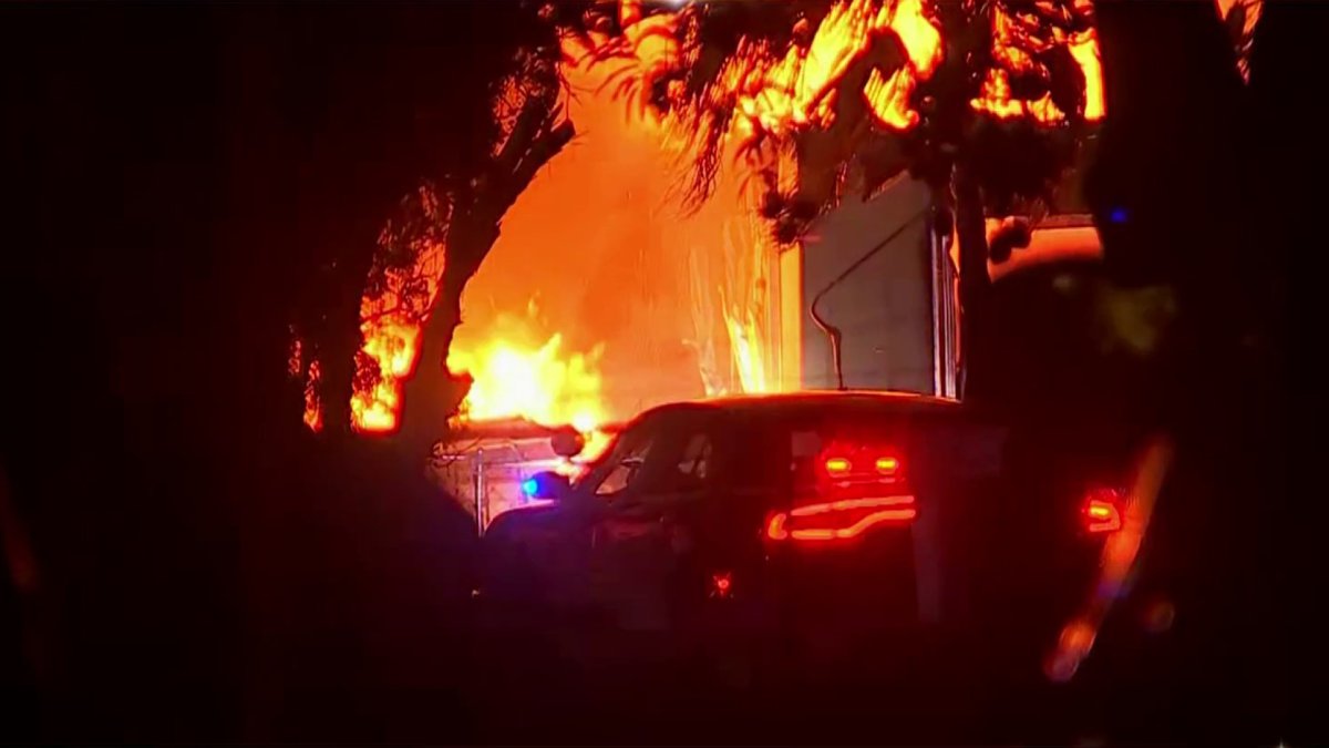 Barricaded Man Sets House on Fire – NBC 6 South Florida