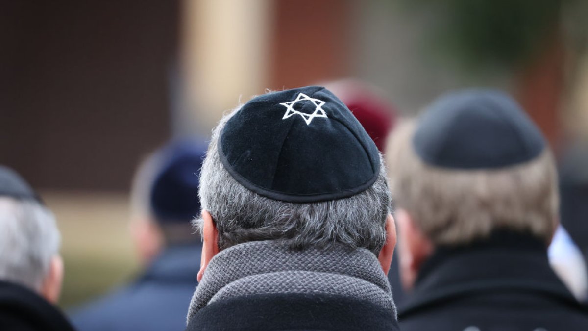 Florida Man Rips Off Jewish Man's Yarmulke Before Attacking Him – NBC 6 South Florida - Vimarsana News
