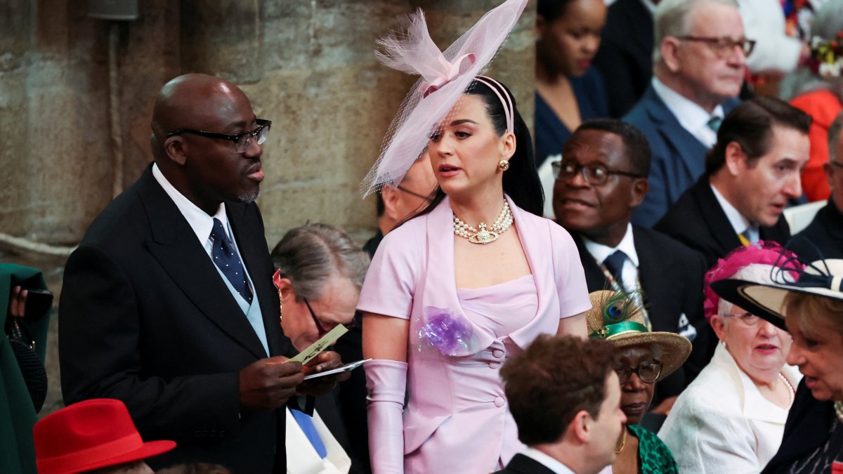 Katy Perry Looking For Her Seat Has Come to be the Coronation’s Initial Meme