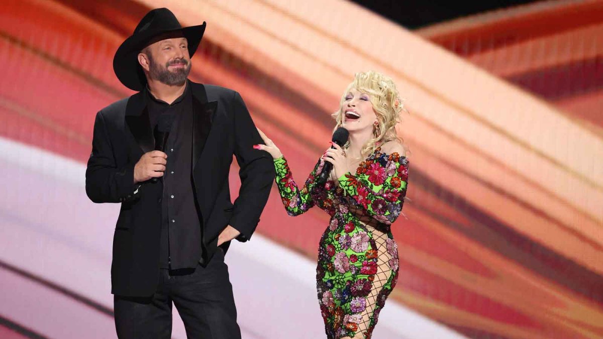 Garth Brooks Extends Sold-Out Las Vegas Residency With 2024 Dates
