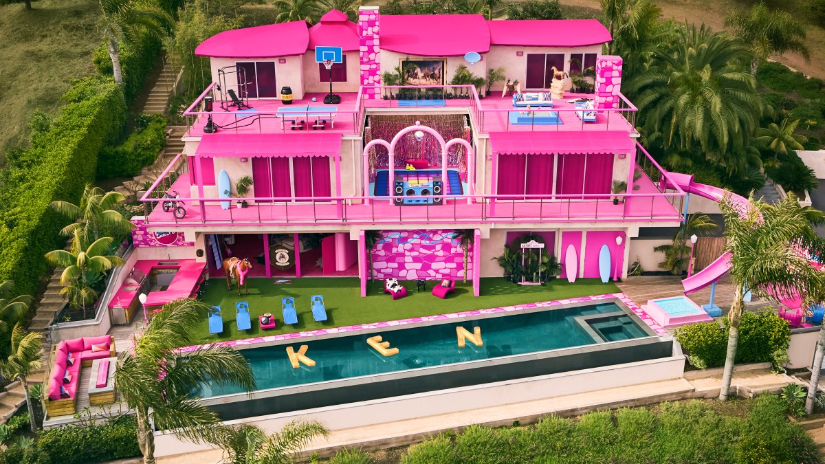 Here’s how to book your free Airbnb continue to be in Barbie’s Malibu Dreamhouse — and this time, Ken’s internet hosting