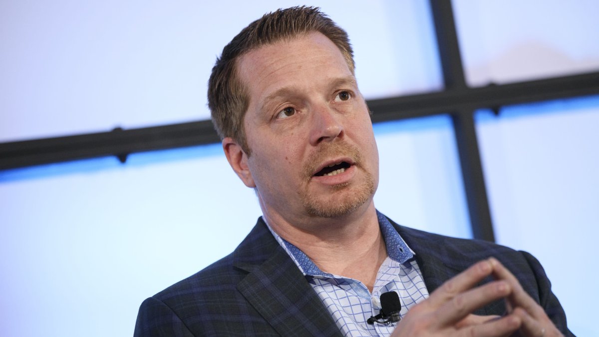 CrowdStrike CEO Calls Generative AI an 'Arms Race,' But Says Company Is Positioned Well to Face Adversaries – NBC 6 South Florida - Vimarsana News