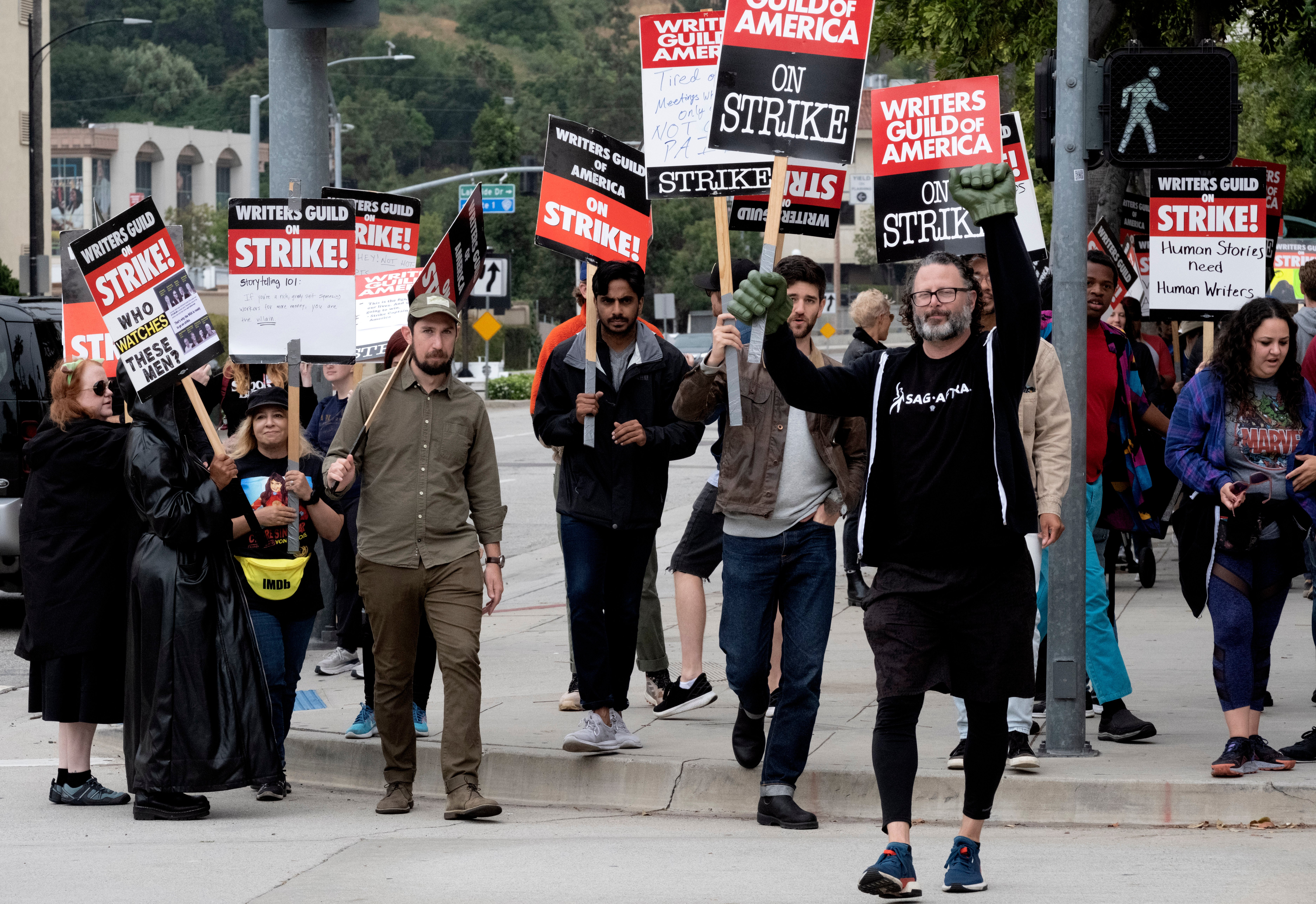Hollywood writers strike reaches 50 days with no end in sight – NBC 6 South Florida - Vimarsana News