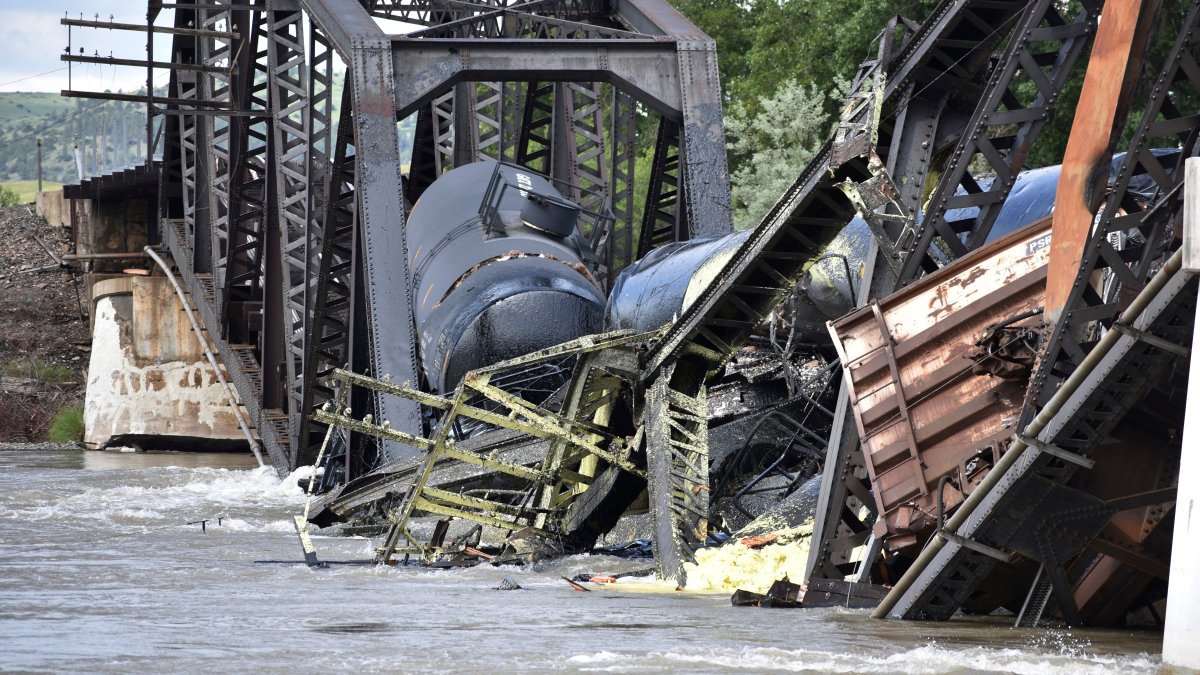 Work begins to clean up train derailment in Montana – NBC 6 South Florida - Vimarsana News