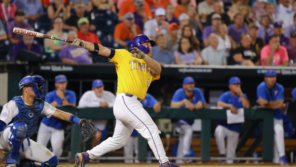 Floyd fans 17 and Beloso's HR in 11th gives LSU a 4-3 win over