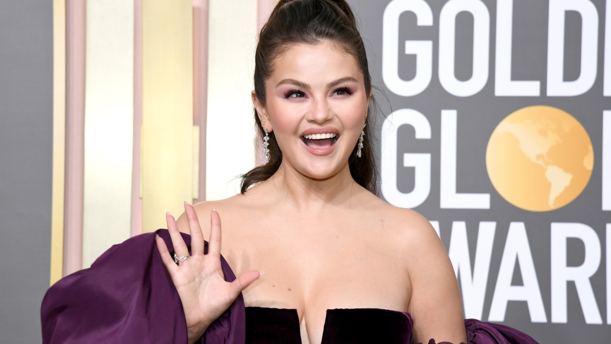 Selena Gomez hilariously flirts with soccer gamers due to the fact ‘The Heart Would like What It Wants’