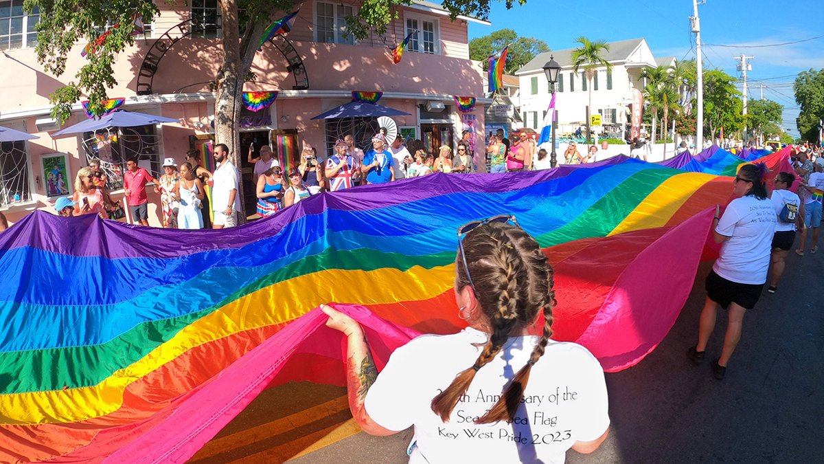 Key West Pride celebra el vigésimo aniversario de la bandera del arcoíris de 1.25 millas de largo – NBC 6 South Florida