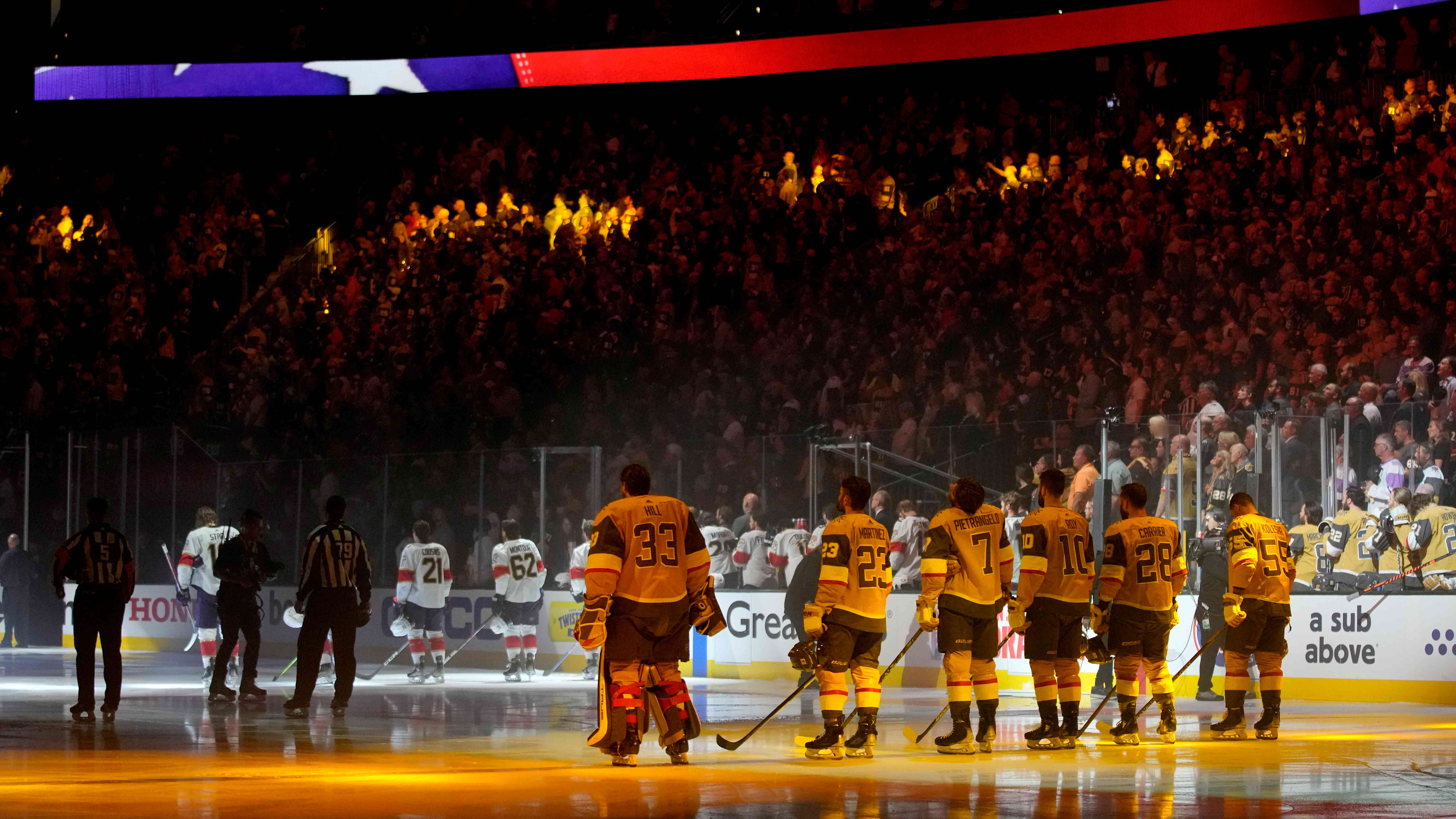 The Las Vegas Golden Knights Unveiled Their Stanley Cup Banner in the Most Las  Vegas Way Imaginable