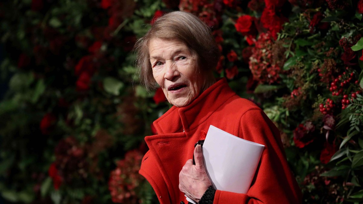 Glenda Jackson, two-time Oscar winner who mixed performing with politics, dies at 87