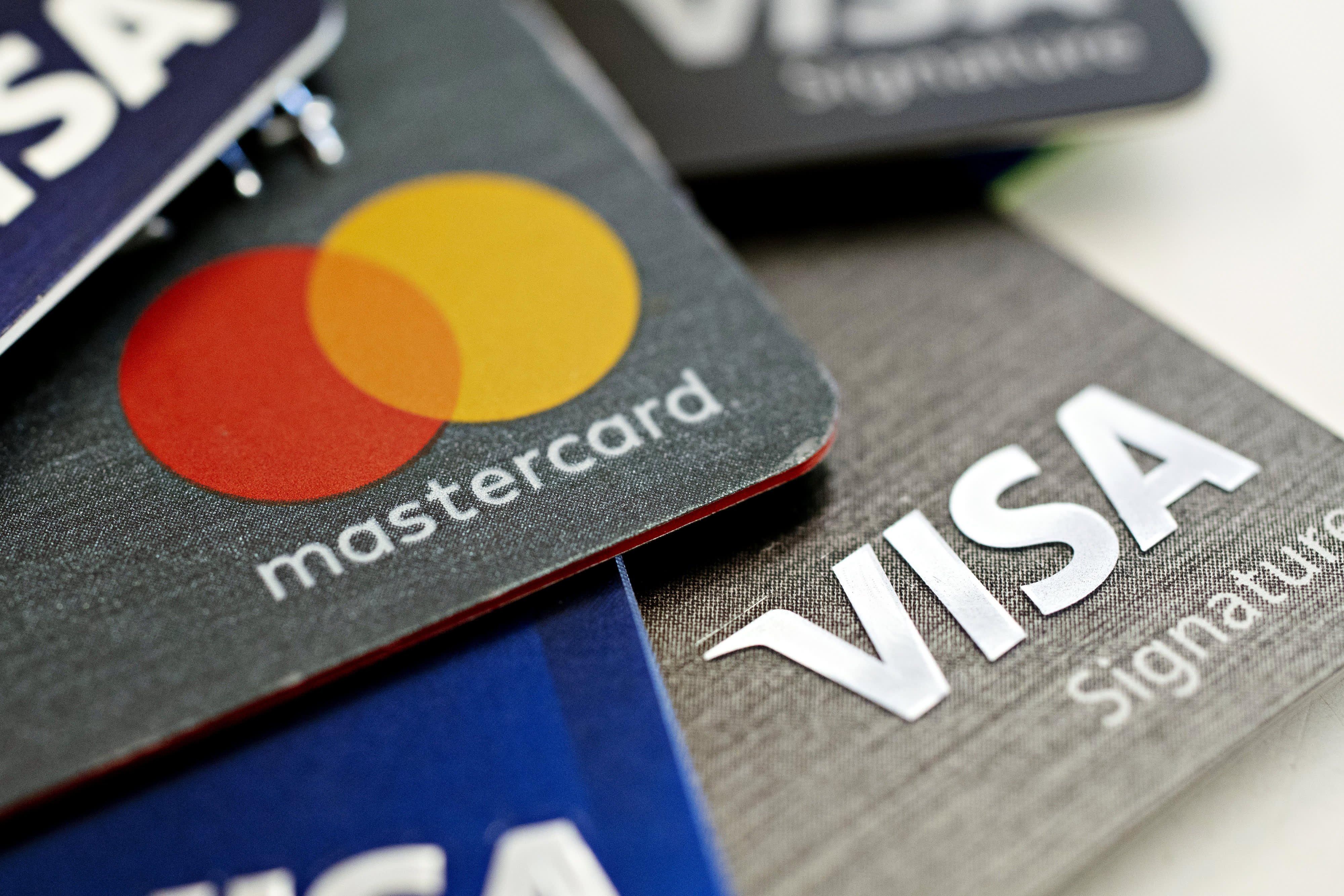The fight over a bill targeting credit card fees pits payment companies against retailers - Vimarsana News