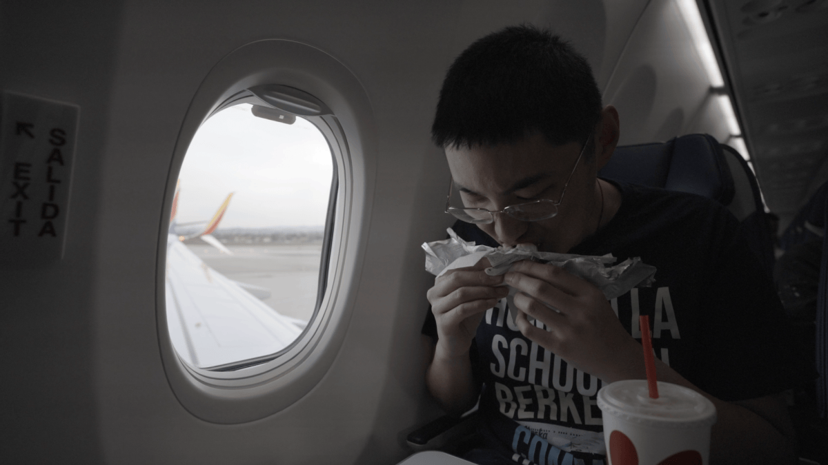 UC Berkeley student commutes by plane from LA to avoid rent – NBC 6 South Florida - Vimarsana News