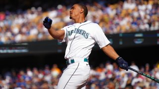 Julio Rodríguez of the Seattle Mariners bats during the T-Mobile Home Run Derby at Dodger Stadium on Monday, July 18, 2022 in Los Angeles.