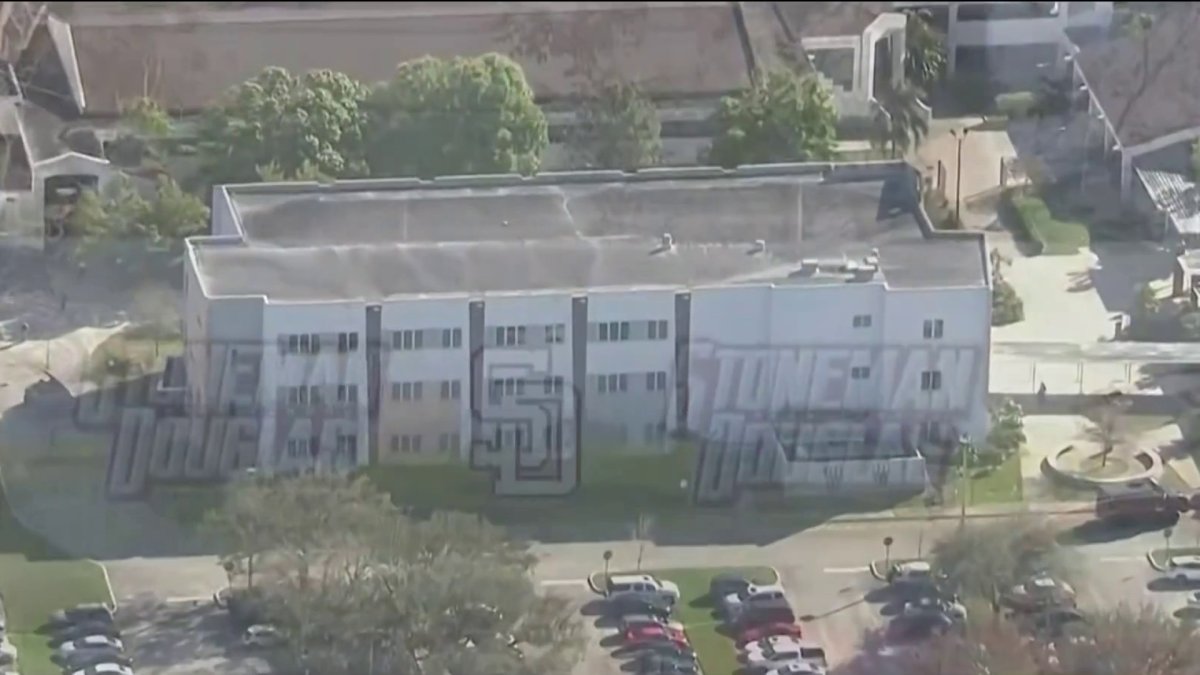 Parkland families and survivors allowed to visit school building before