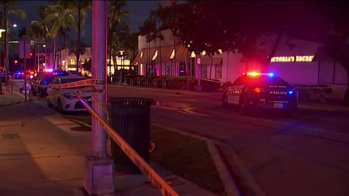 Man With Knife Shot by Miami Beach Officers Near Lincoln Road Shopping ...