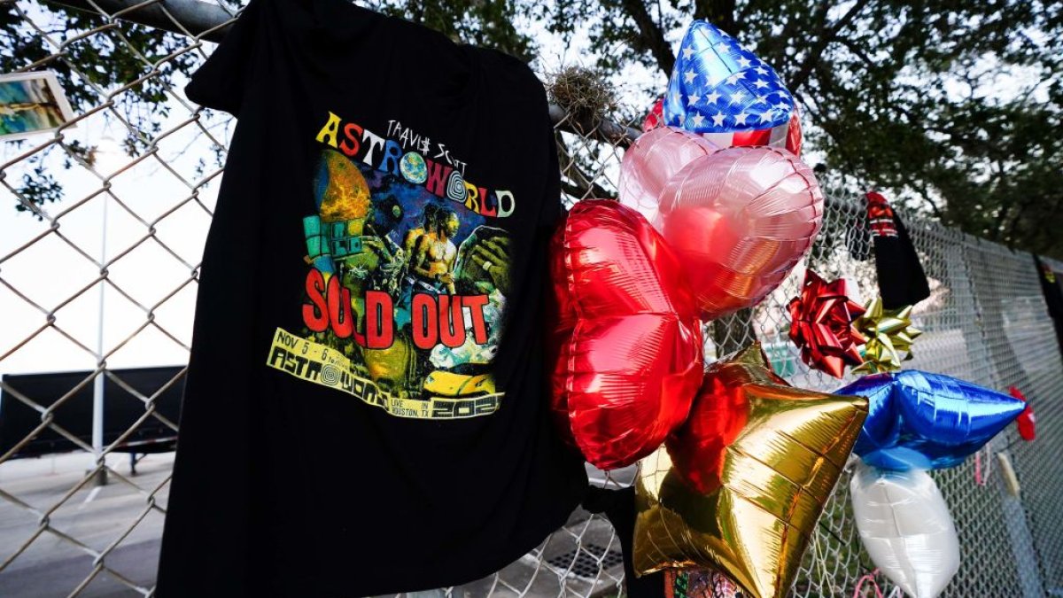 Houston Police release full report into Travis Scott's Astroworld festival tragedy – NBC 6 South Florida - Vimarsana News