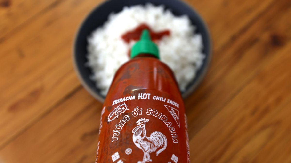 Spicy large! Sriracha bottles selling for as significantly as 0 on the internet amid nationwide shortage