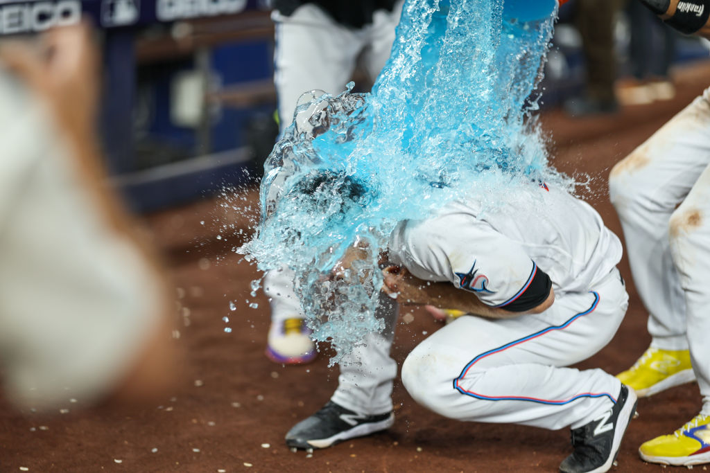 Gurriel scores to give Marlins a 10-9 victory over Cardinals