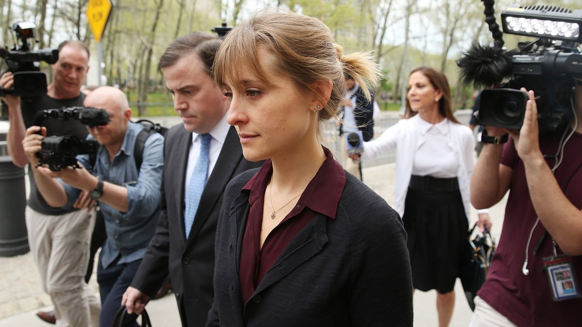 Tv actor Allison Mack produced from jail for part in sex-trafficking situation