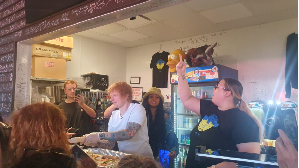 Observe: Ed Sheeran surprises followers, serves them warm dogs at famed Chicago restaurant