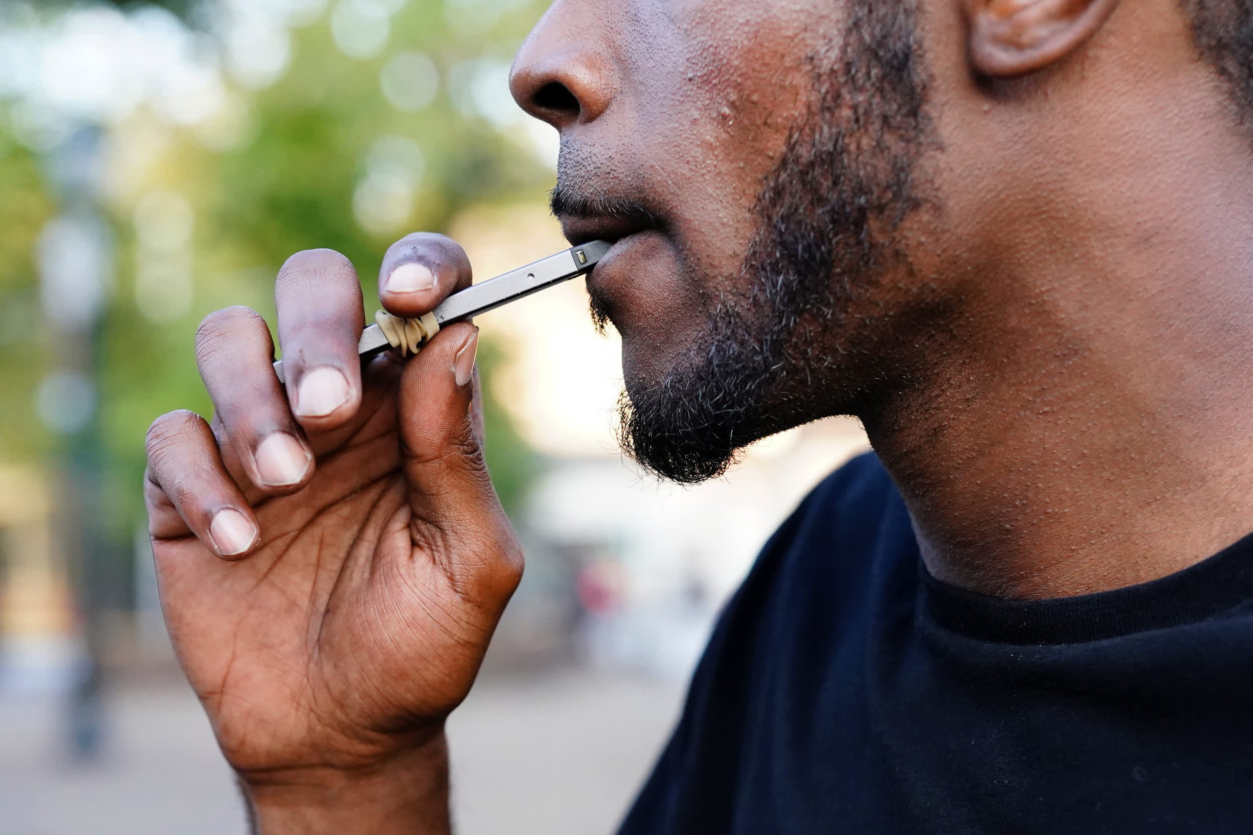 Young people are at risk of harsh respiratory problems after 30 days of e-cigarette use, study says - Vimarsana News