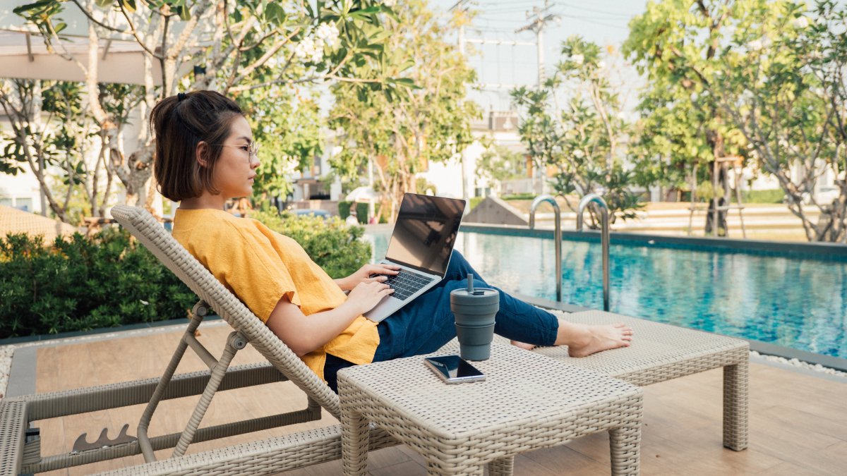 Gen Zers say they feel guilty when they don't work on vacation, but 'unplugging is the way you get fresh ideas' – NBC 6 South Florida - Vimarsana News