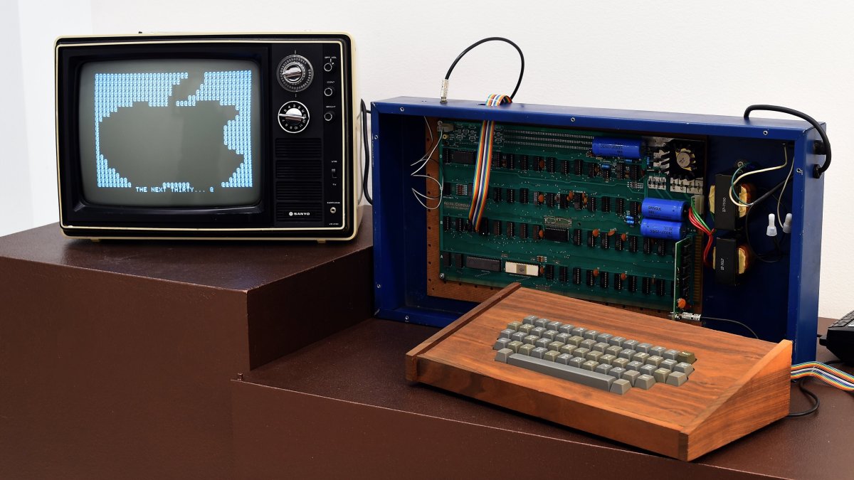 Vintage Apple computer is being sold at an auction for wild price – NBC 6 South Florida - Vimarsana News