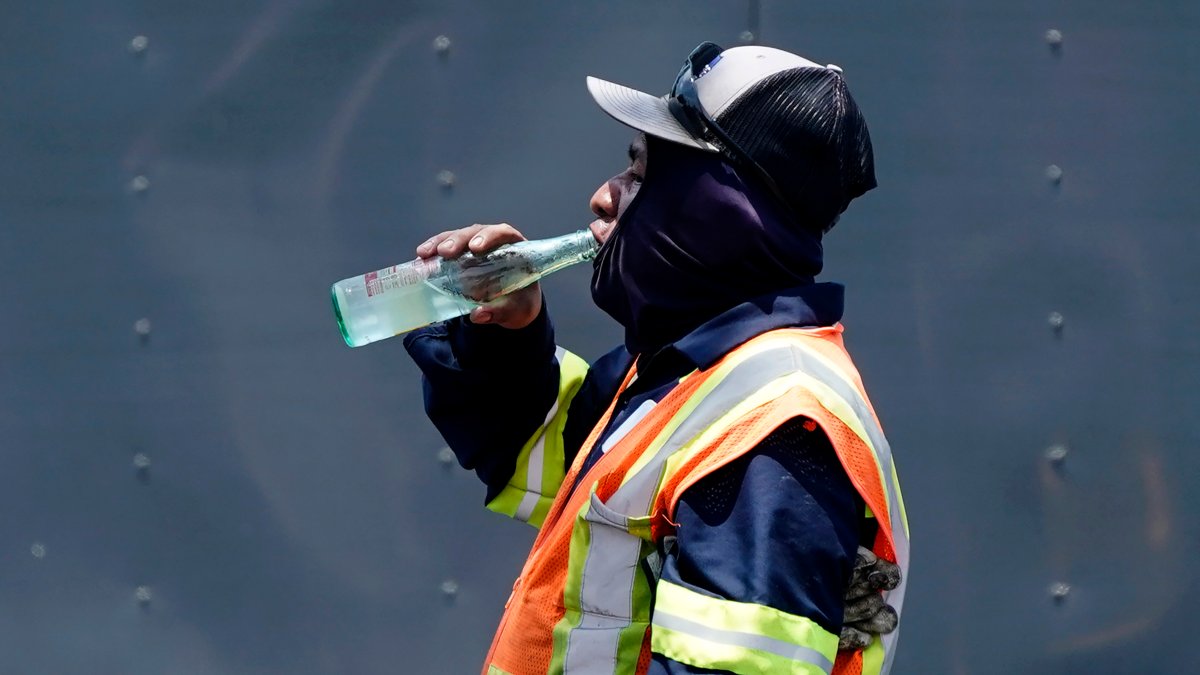 Would a Texas law take away workers' water breaks? – NBC 6 South Florida - Vimarsana News