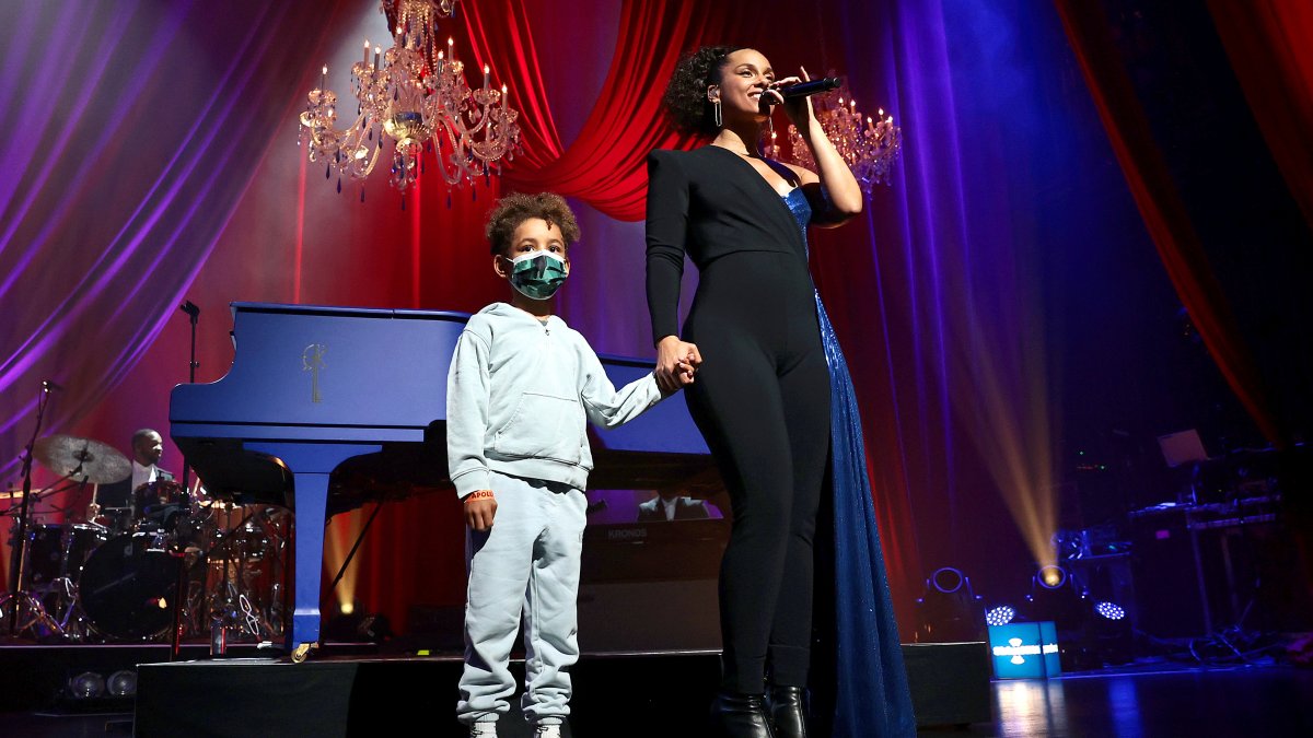 Alicia Keys’ 8-calendar year-old guards his mom onstage for ‘protection’ after the latest concert incidents