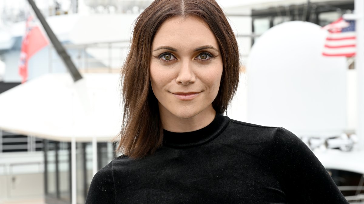 Why Alyson Stoner felt ‘uncomfortable’ kissing Sprouse twins