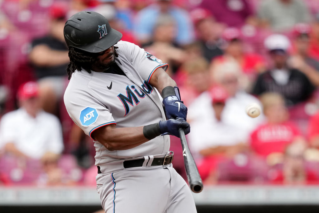 Bryan De La Cruz hits 2-run homer in 8th in Marlins' 6-3 victory