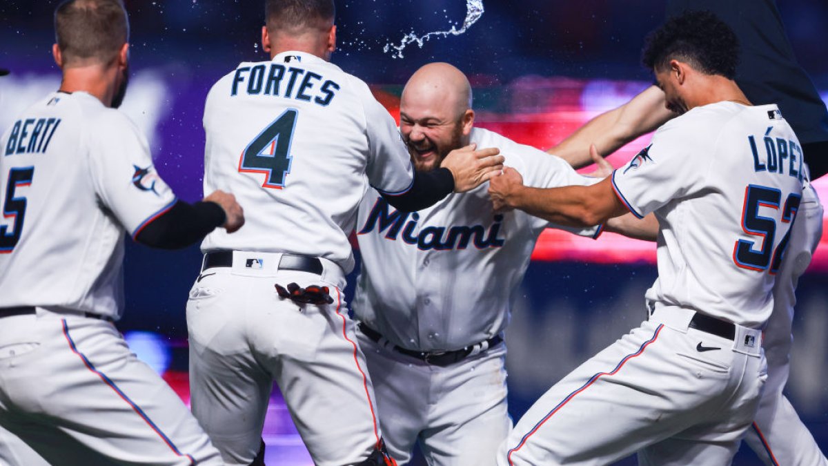 Marlins stun with 5 runs in 9th, beat Yankees 8-7 as Burger gets  game-ending hit – NBC 6 South Florida