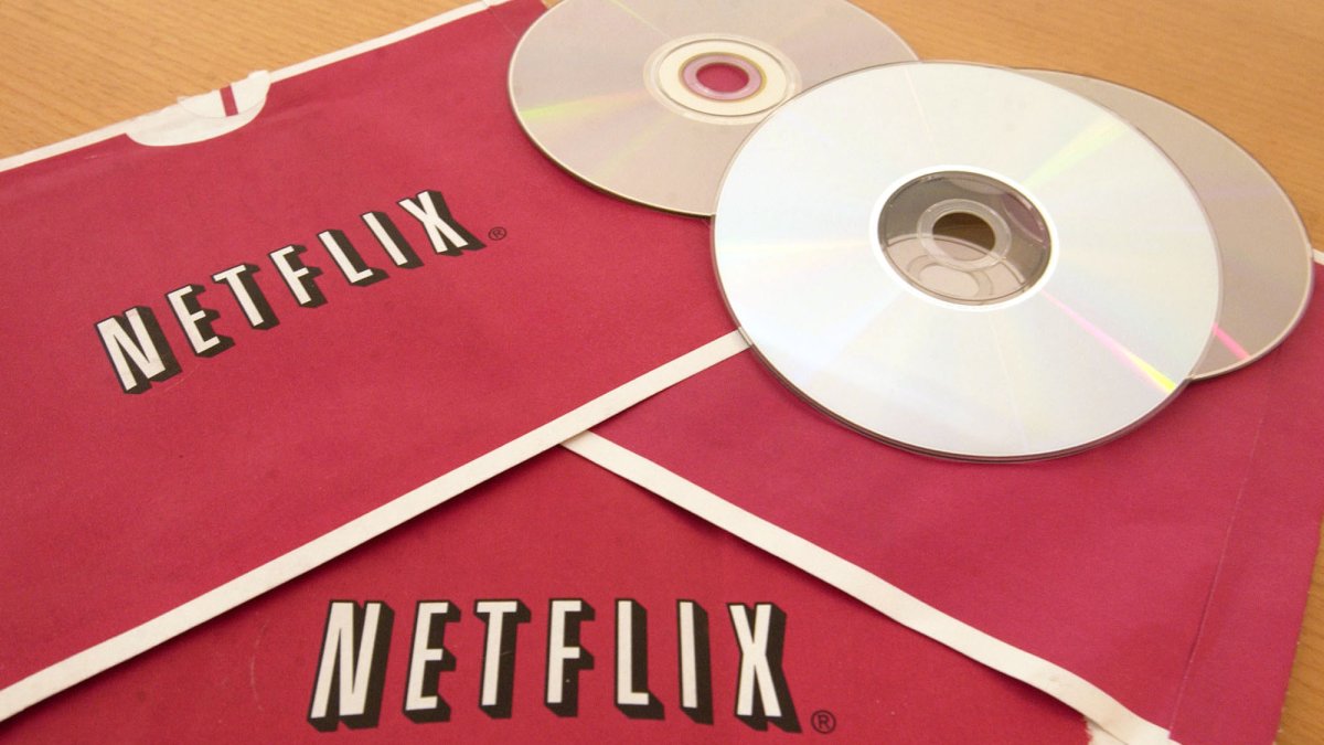 Netflix ends DVD assistance by sending up to 10 shock discs to subscribers