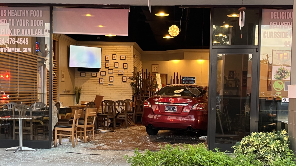 20 people hurt after car crashes into restaurant in Plantation – NBC 6 ...