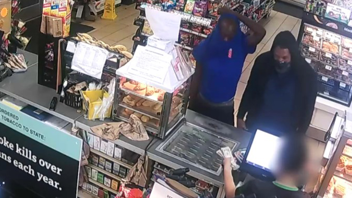 Broward Robbery Detectives Searching For 7-eleven Thieves Who 