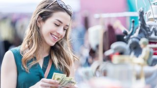 Cash accounts are paying more than 5% in interest—but ‘don’t load up on it,’ says money expert