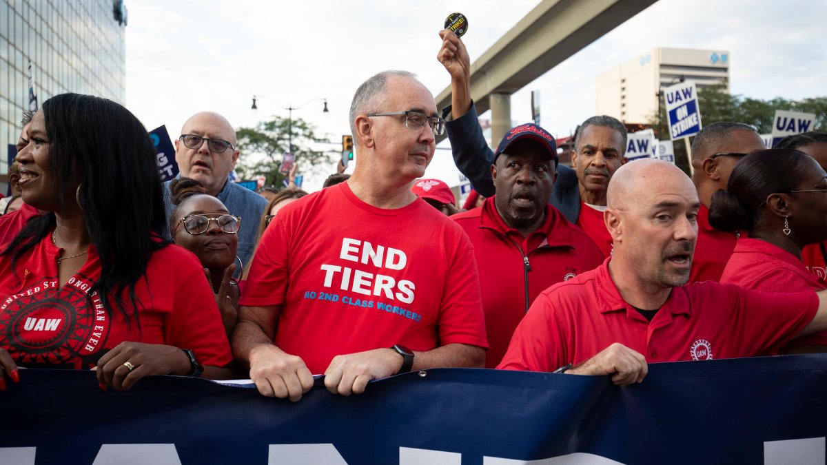 Automakers question UAW's strike motives after leaked 'chaos' messages – NBC 6 South Florida - Vimarsana News