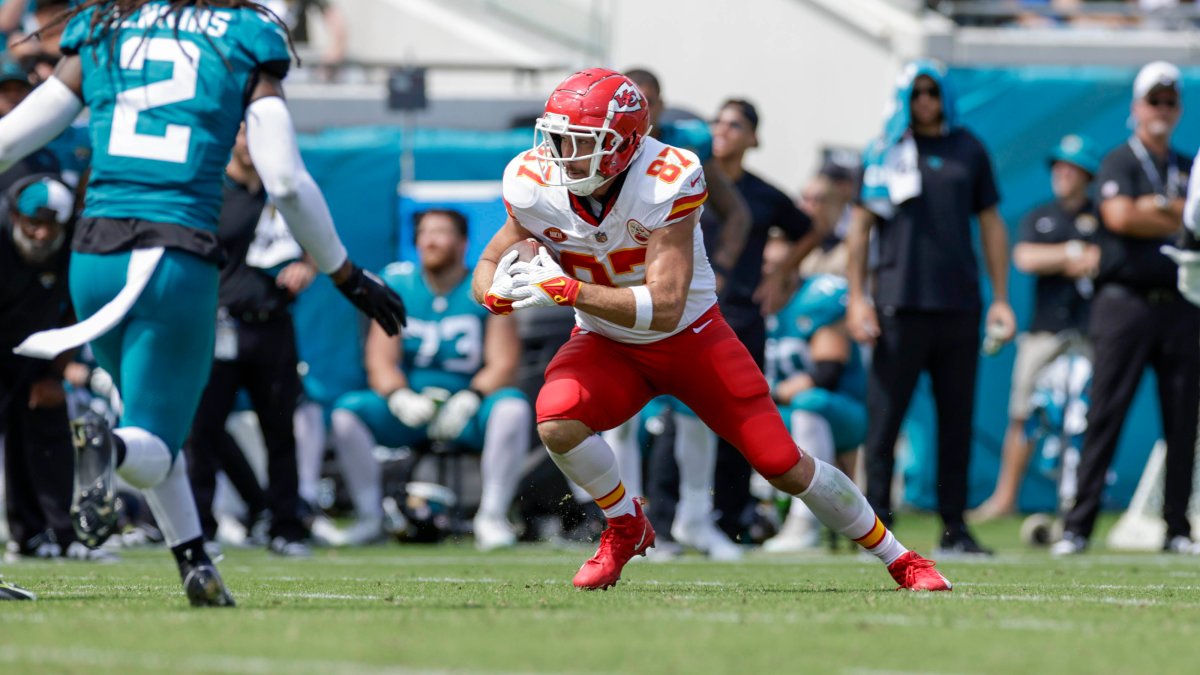 NFL announcer makes use of Taylor Swift track title in Travis Kelce TD connect with amid romance rumors
