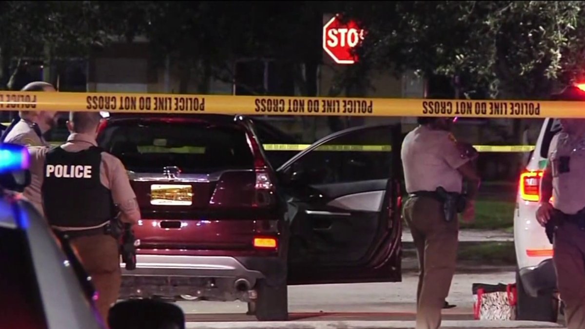 Police searching for suspects after teen shot inside car in Miami-Dade ...