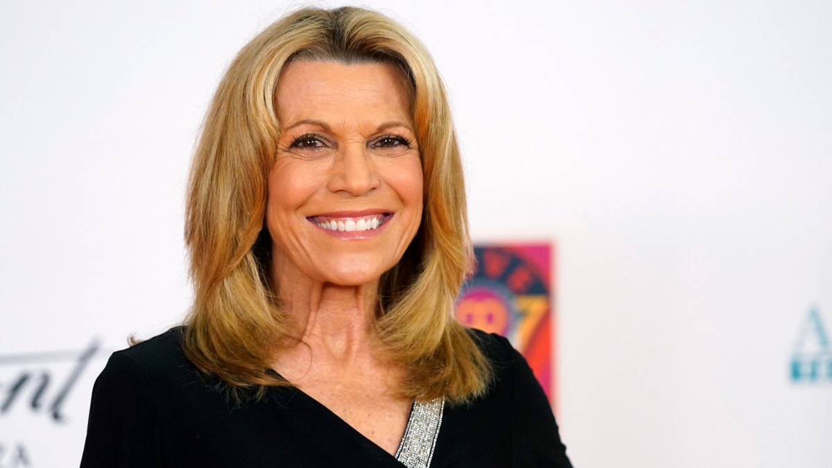 Vanna White formally extends ‘Wheel of Fortune’ contract