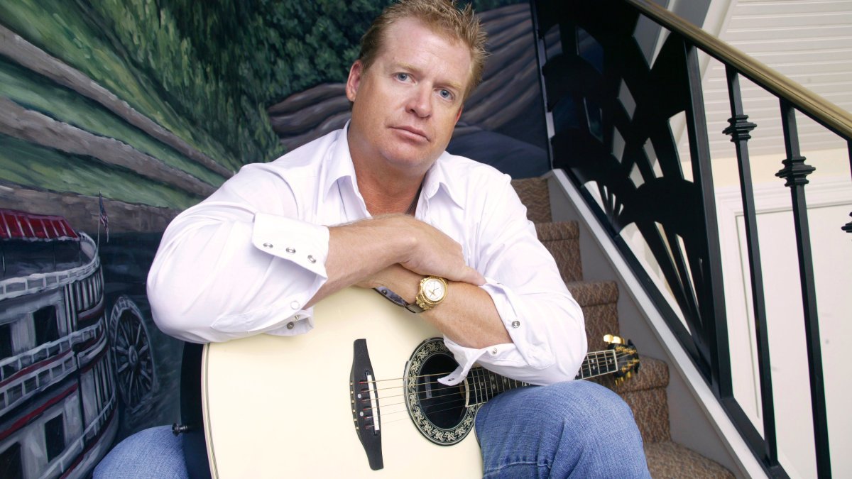 Region singer-songwriter Charlie Robison dies at age 59