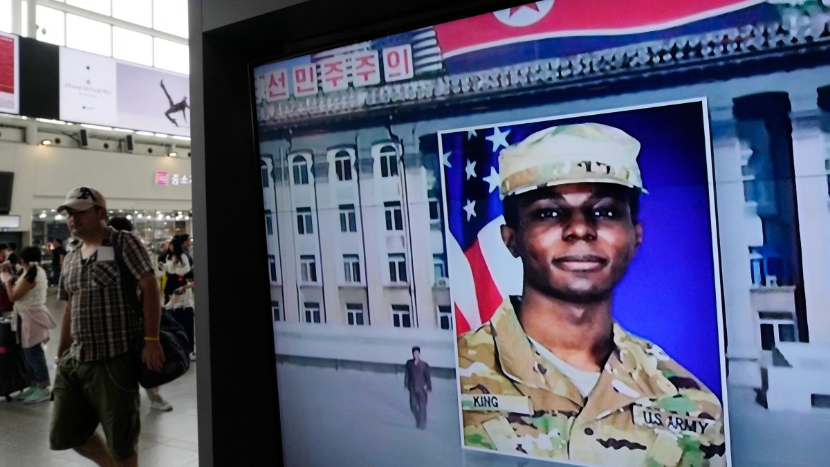 북한으로 넘어간 미군 트래비스 킹이 미군에 의해 억류되고 있다 – NBC 6 사우스 플로리다