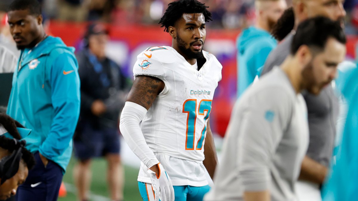 Three stars from Miami Dolphins' 24-17 win over the New England Patriots -  A to Z Sports